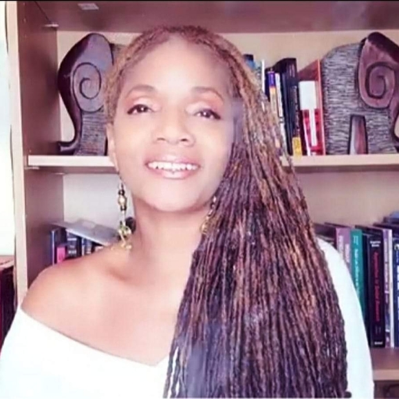 Meet Your Posher, Abeni - Picture 2 of 5